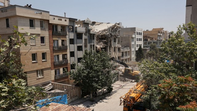 Iraq in contact with Iran, US in bid to stay out of conflict: officials