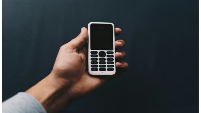 Why ‘dumb’ phones are making a smart comeback in 2025